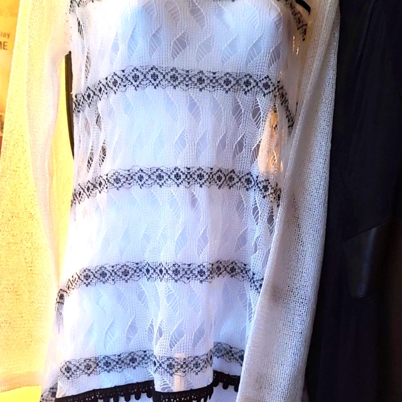 a'reve BEAUTIFUL NEW knit white & black detailed sheer tunic L - Picture 3 of 10